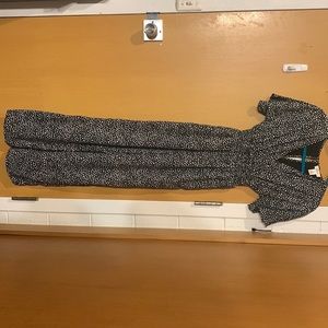 Short sleeve jump suit with pockets. Women’s size XS